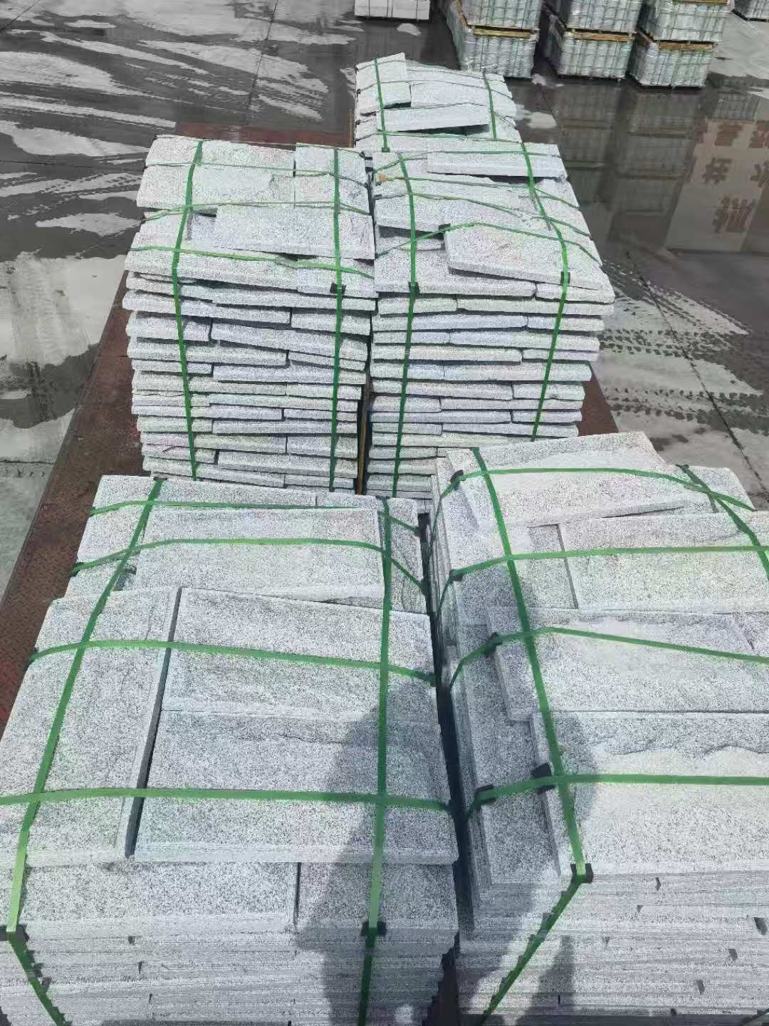 铁岭 芝麻白蘑菇石装车出货