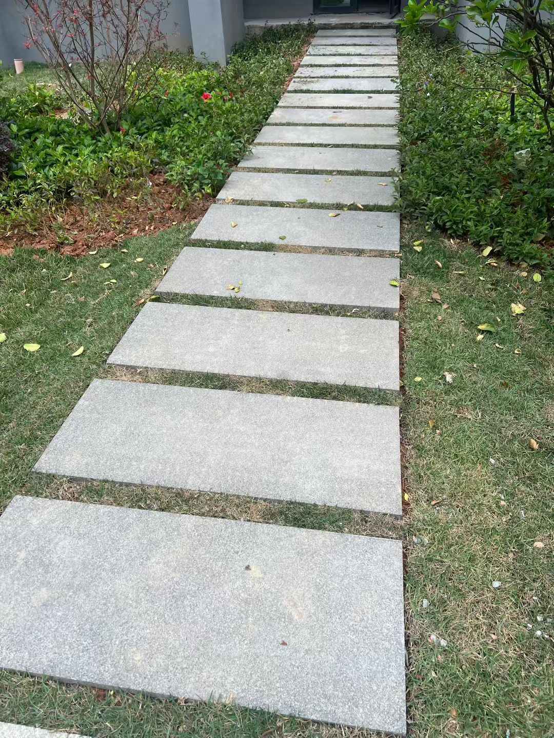 铁岭 芝麻黑小区踏步、汀步石铺装效果
