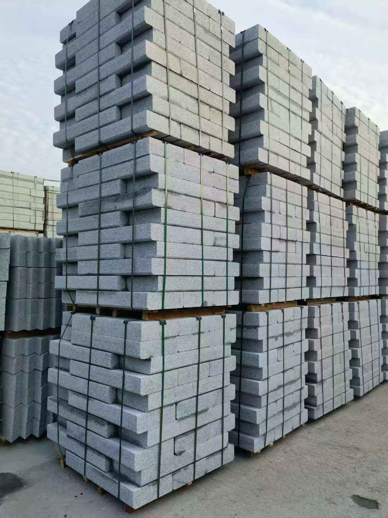 铁岭 路沿石（路侧石），颜色一致，尺寸标准