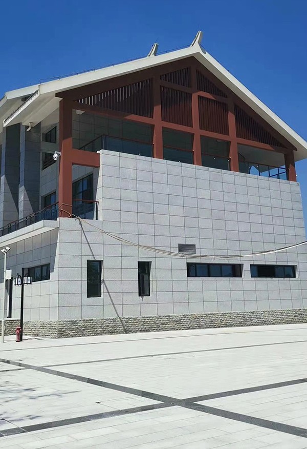 铁岭芝麻灰花岗岩在景区地面及墙壁的应用